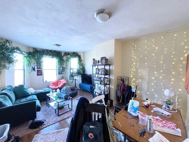 Foto del edificio - 1578 Tremont St