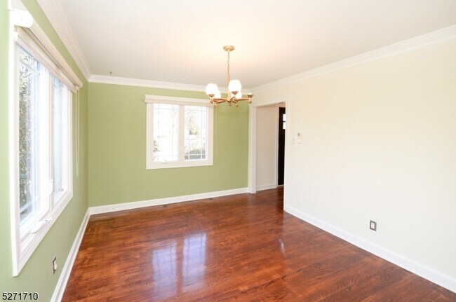 Building Photo - 869 Maple Ave
