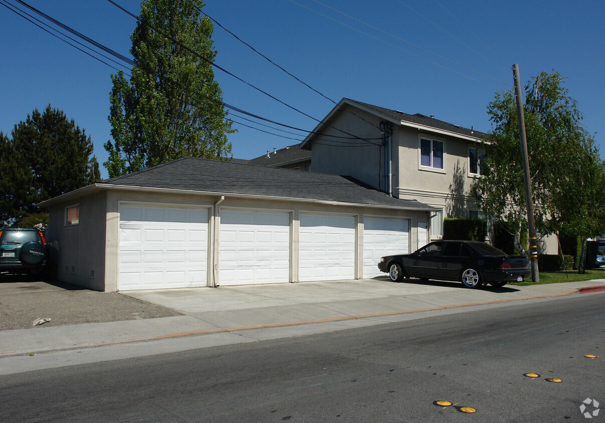 Building Photo - 1501 J Hart Clinton Dr
