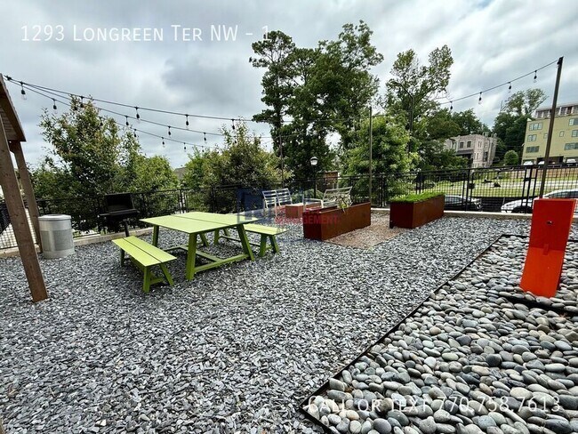 Foto del edificio - 1293 Longreen Ter NW