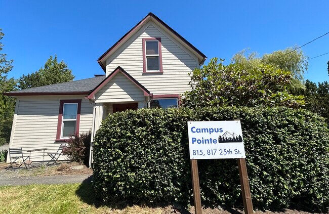 Casa frente a apartamento - 817 25th St