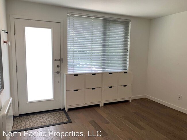 Building Photo - 3 br, 2 bath House - 1208 W Emerson St