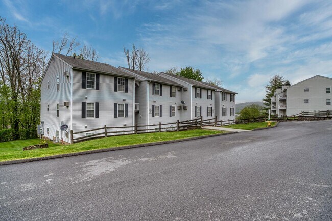 Foto del edificio - 9 Lexington Hills Rd