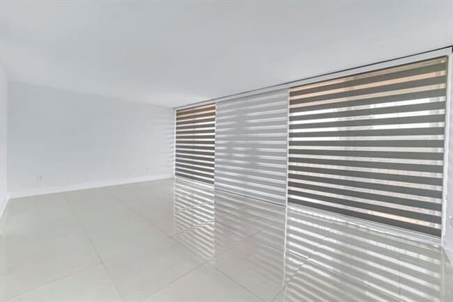 Building Photo - 9240 Fontainebleau Blvd