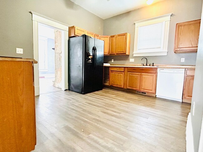 Foto del edificio - Single Family Home with Bonus Room & Loft!