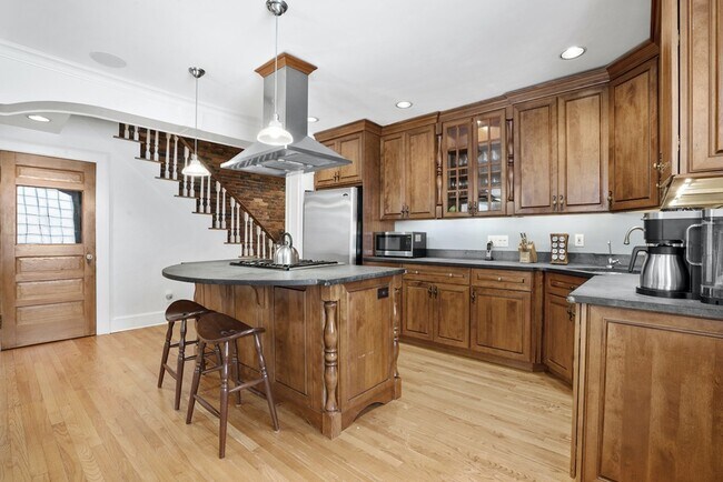 Building Photo - 190 W Springfield St