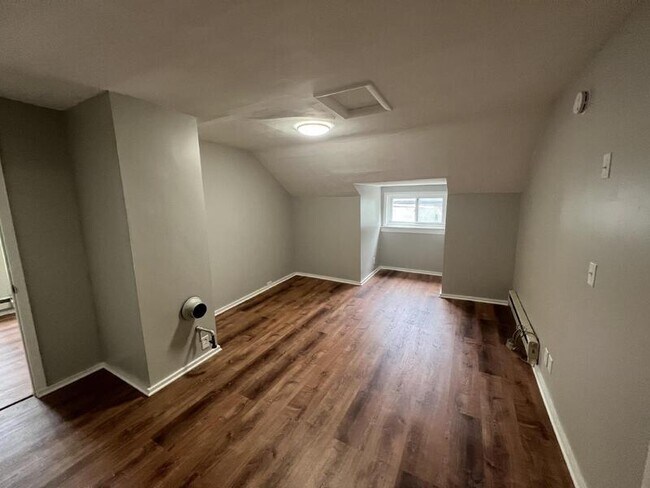 Foto del edificio - 298 McLaughlin Ave