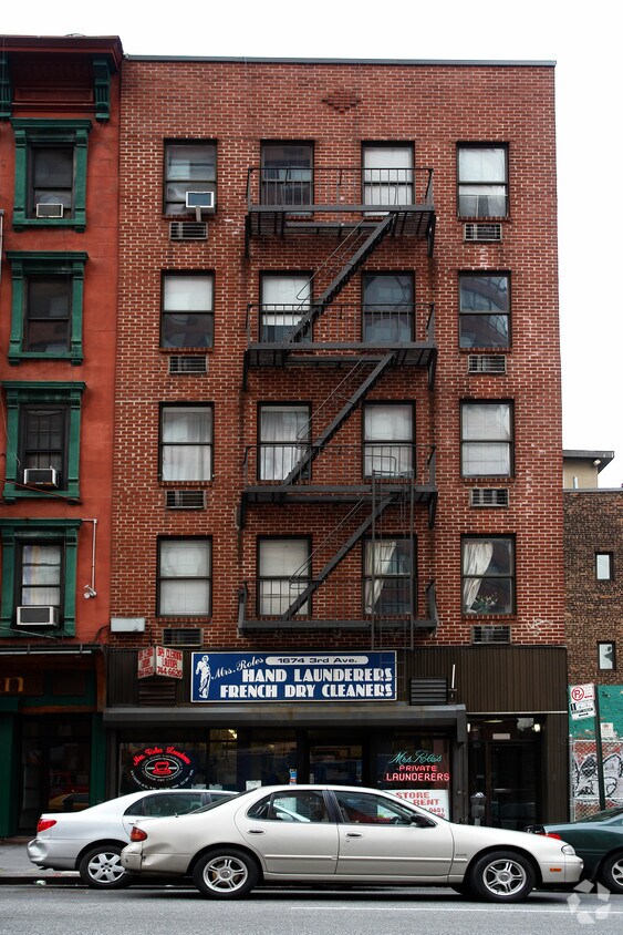 Foto del edificio - 1674 Third Ave