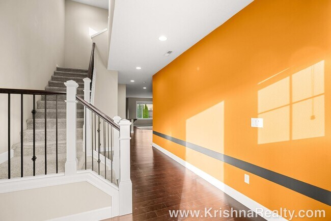Foto del edificio - Spectacular 4 BD* 3 BA* + A Bonus Room Cor...