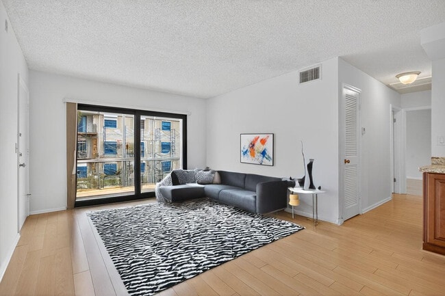 Building Photo - 130 Cypress Club Dr