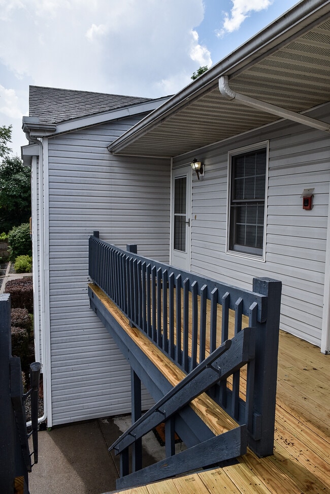Building Photo - 216 Urbandale Pky