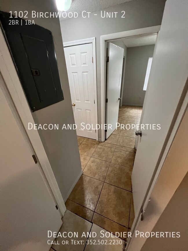 Foto del edificio - 1102 Birchwood Ct