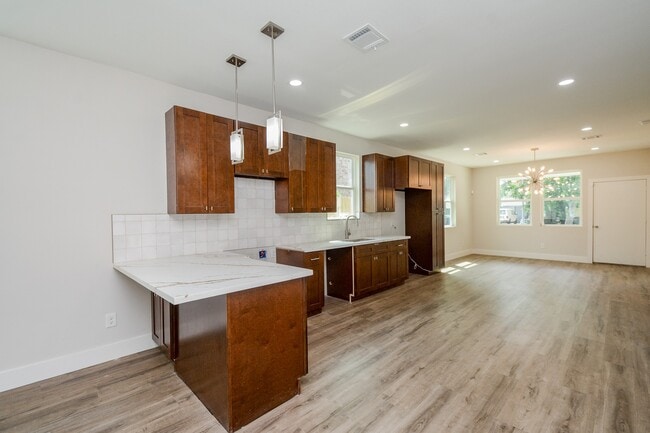 Foto del edificio - 5923 Southtown St