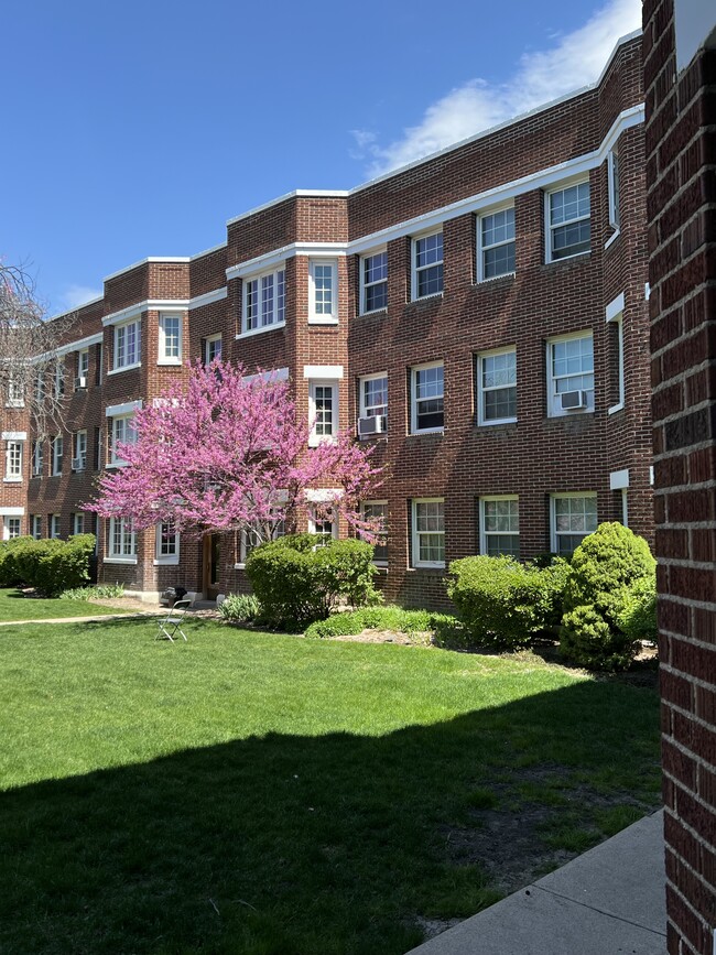 Building Photo - Broadway Apartments