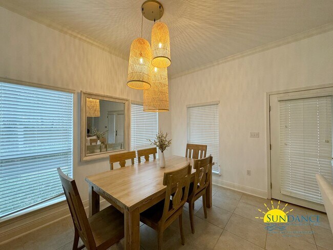 Foto del edificio - Exceptional Opportunity: Main Home plus Ga...