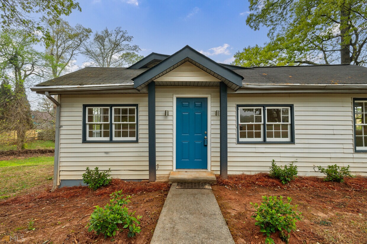 Primary Photo - 2469 Glynn Dr SE