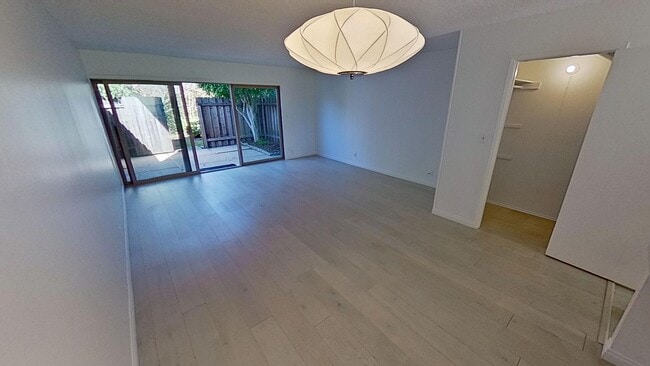 Building Photo - Bright and Spacious 2-Bedroom Condo in Gol...