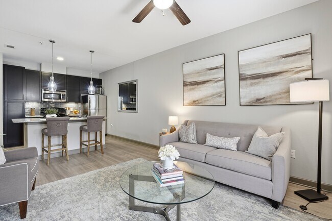 Building Photo - Sola Galleria