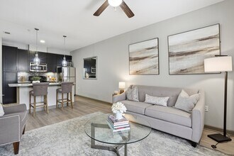 Building Photo - Sola Galleria