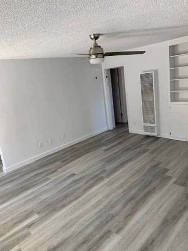 Interior Photo - College Manor