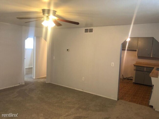 Foto del edificio - 3 br, 1 bath House - 8208 Oak St