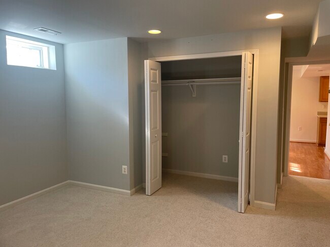 Sala de estar + vestidor - 9028 Woodpecker Ct