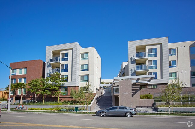 Building Photo - 5902-5926 Firefly Pl Dr