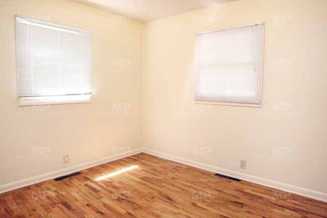 Building Photo - 1024 Glenmoor Dr