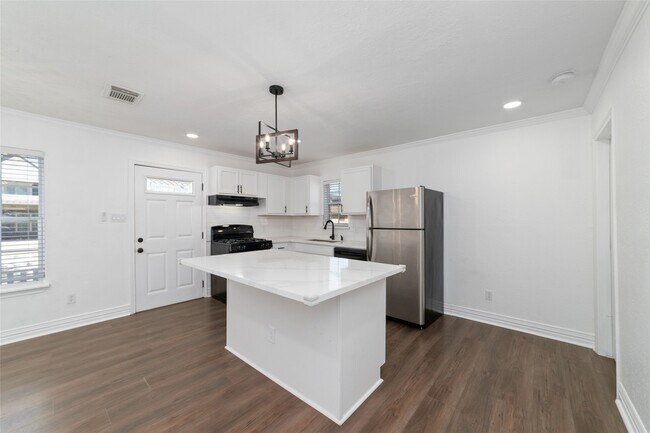 Foto del edificio - 802 E 33rd St