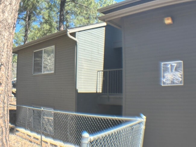 Building Photo - Great studio condo in the Arbors!