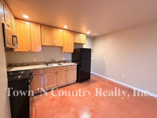 Building Photo - 1720 Cherokee Dr