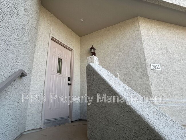 Foto del edificio - 9555 E Raintree Dr
