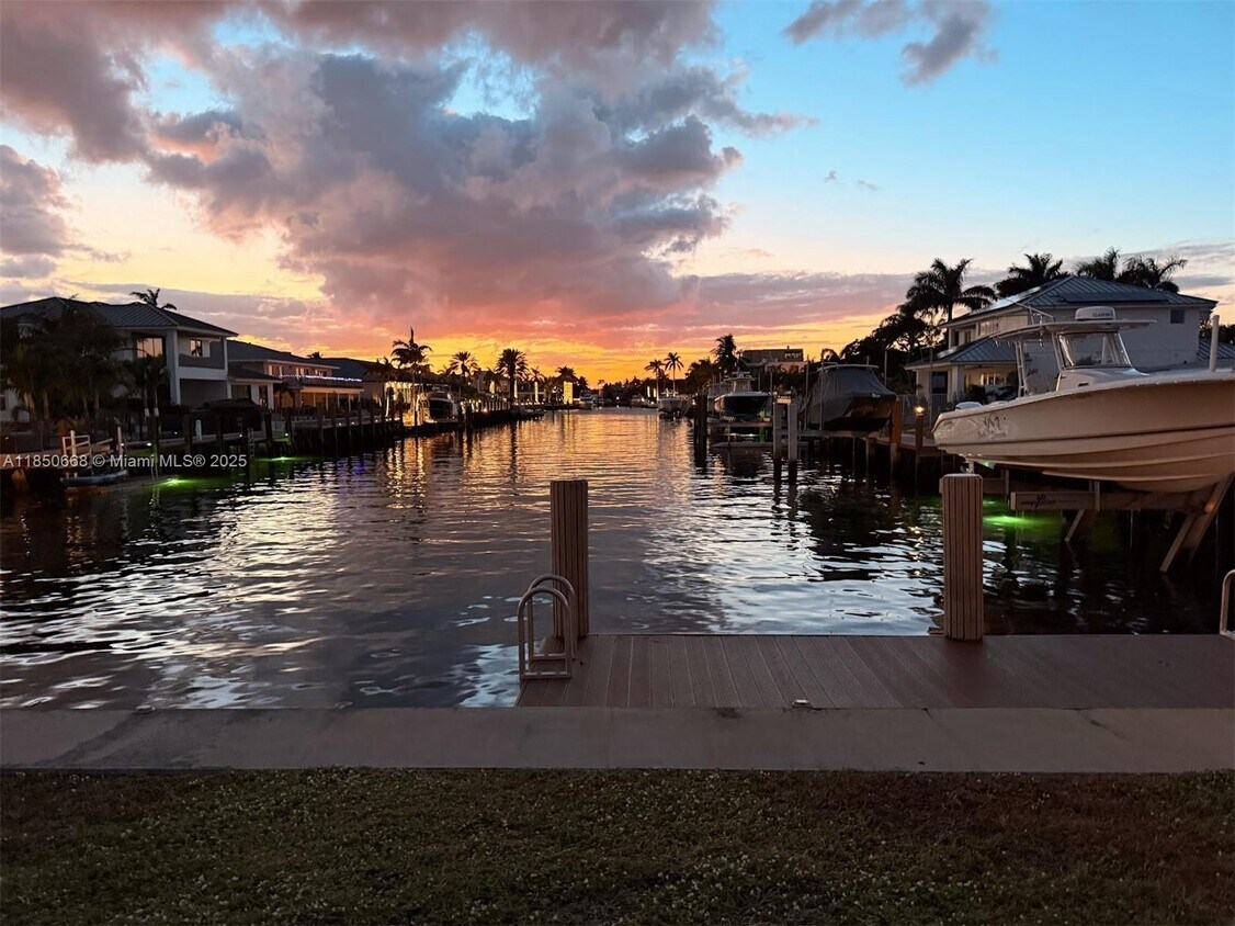 Foto principal - 2305 N Ocean Blvd