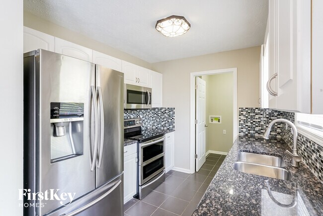 Foto del edificio - 1596 Barrywood Cir W
