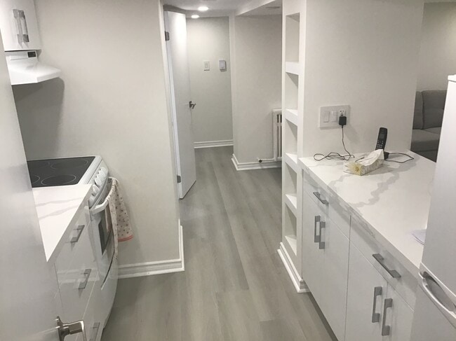 kitchen - 429 Ridelle Av