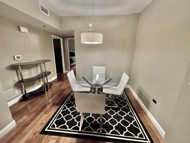 Foto del edificio - 425 W Beech St
