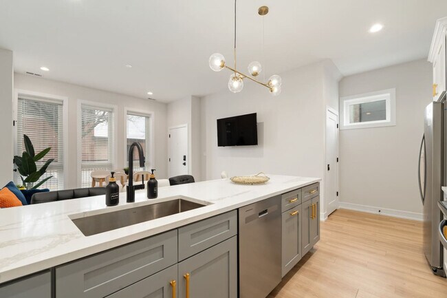 Foto del edificio - 3725 S Giles Ave