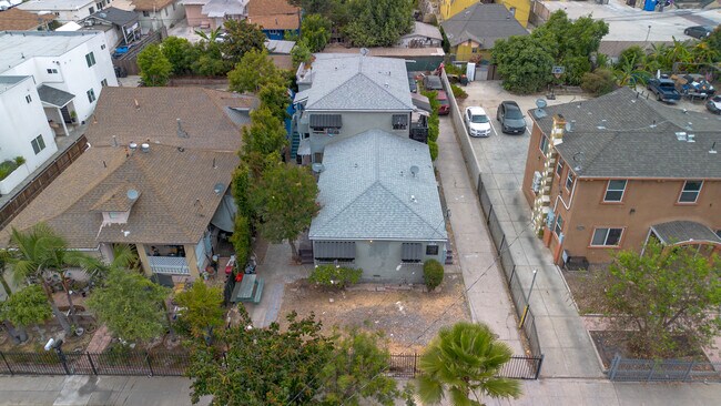 Building Photo - 1723 W 35th Pl