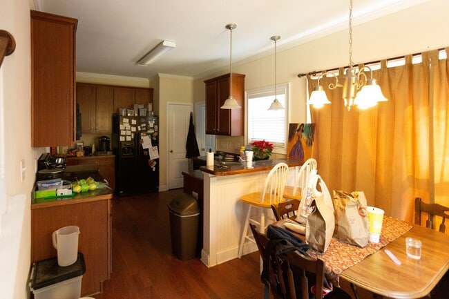 Building Photo - Single family home on west side of Athens!