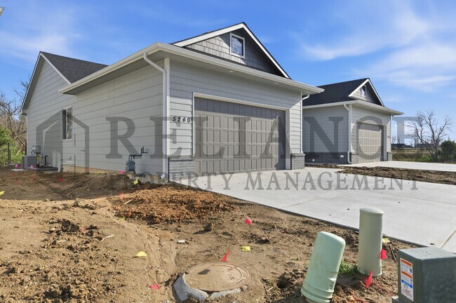 Foto del edificio - 5240 N Pinecrest Ct