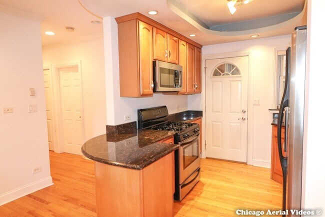 Building Photo - 6216 N Mozart St