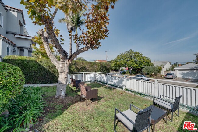 Foto del edificio - 8305 Colegio Dr