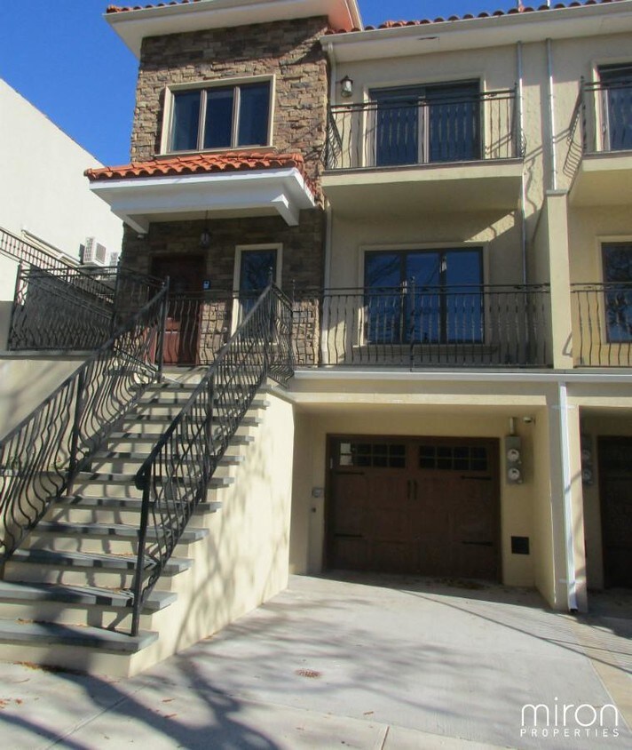 Primary Photo - 5451 63rd Pl