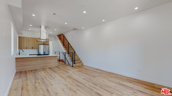Foto del edificio - 4462 W Maplewood Ave