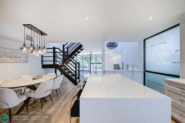 Foto del edificio - 3024 NE 49th St