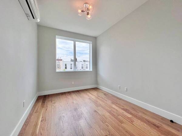 Foto del edificio - 1477 Greene Ave