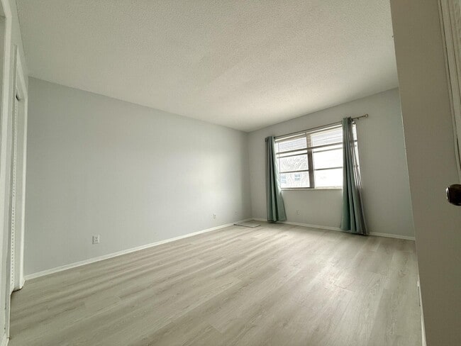 Building Photo - 53 Stratford D