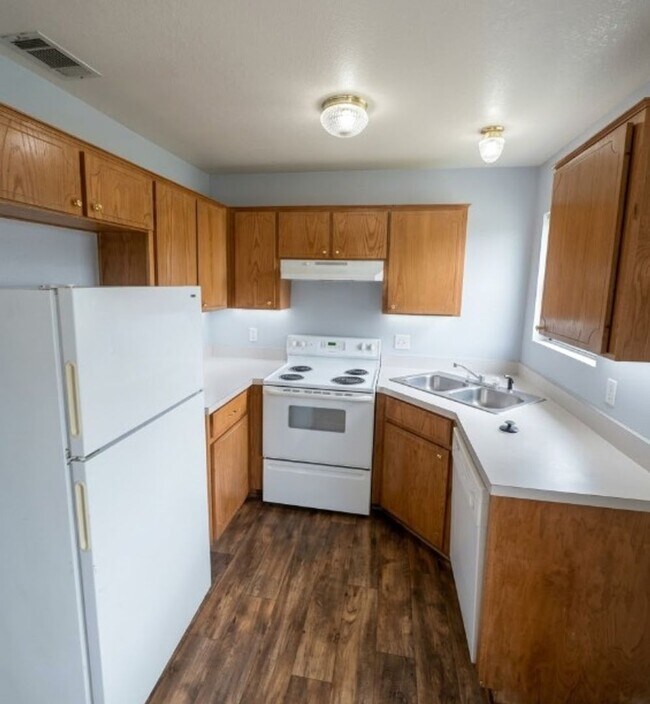 Foto del edificio - AVAILABLE NOW; APPLY TODAY AT OUR WEBSITE!!