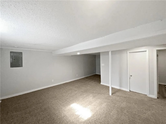 Building Photo - 8701 E 109 Terrace