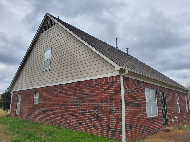 Building Photo - 10052 Lynham Cove